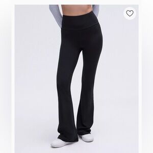 Lululemon Groove Nulu Super-High-Rise Flared Pant
Regular